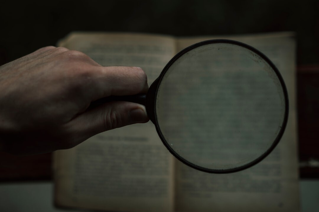 detective reading clues